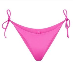 Skims bikini bottoms in taffy